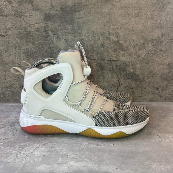 Nike Air Flight Huarache Sneakers Womens sz 8.5 - tan - Picture 1 of 7